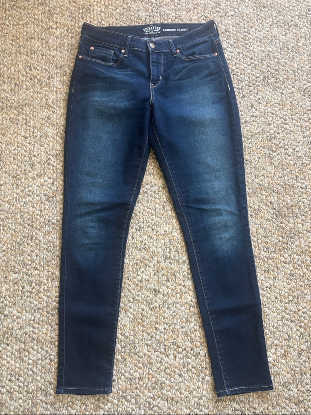 Like New! Levi’s Signature Women's Modern Skinny Jeans - Dark Indigo